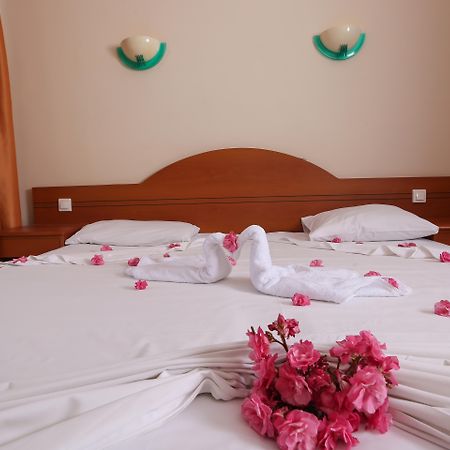 Tuntas Family Suites Kusadasi Exterior foto