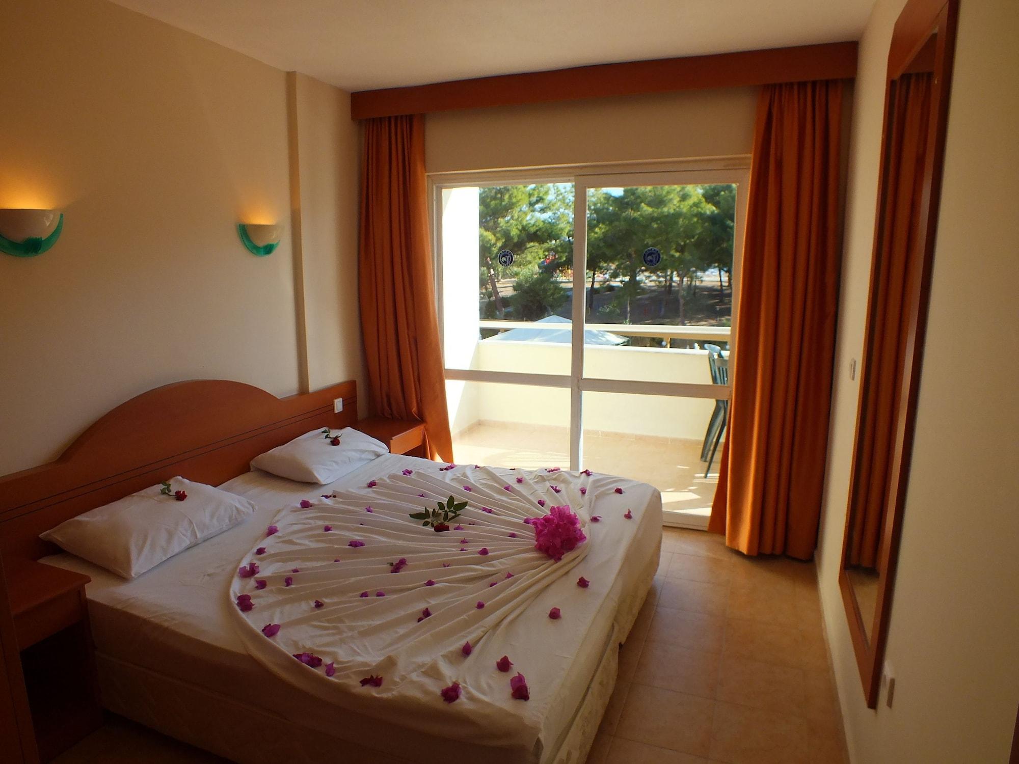 Tuntas Family Suites Kusadasi Exterior foto