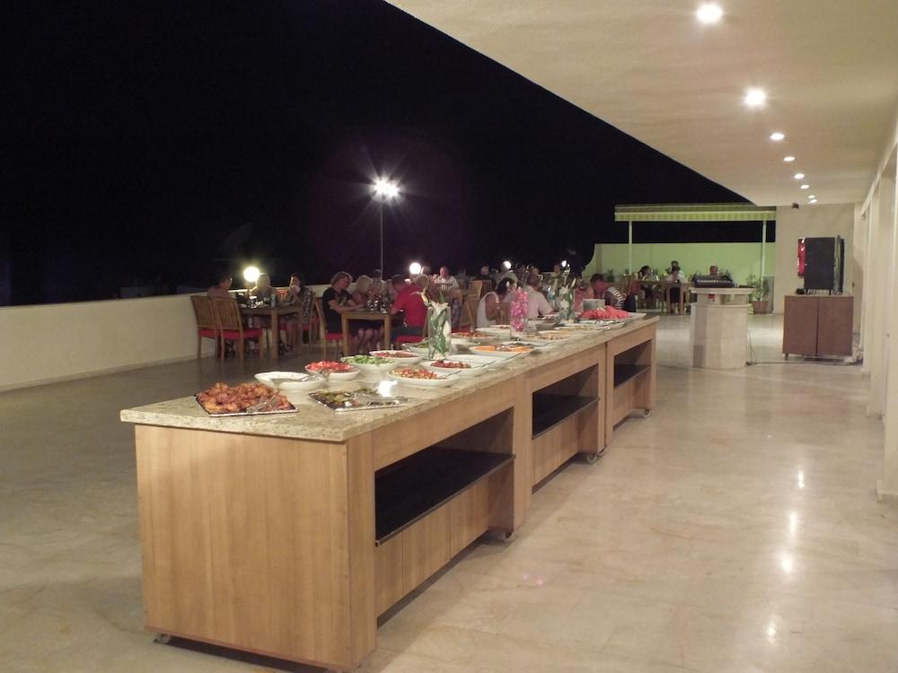 Tuntas Family Suites Kusadasi Exterior foto