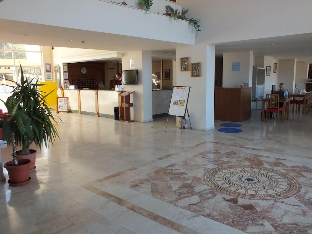 Tuntas Family Suites Kusadasi Exterior foto