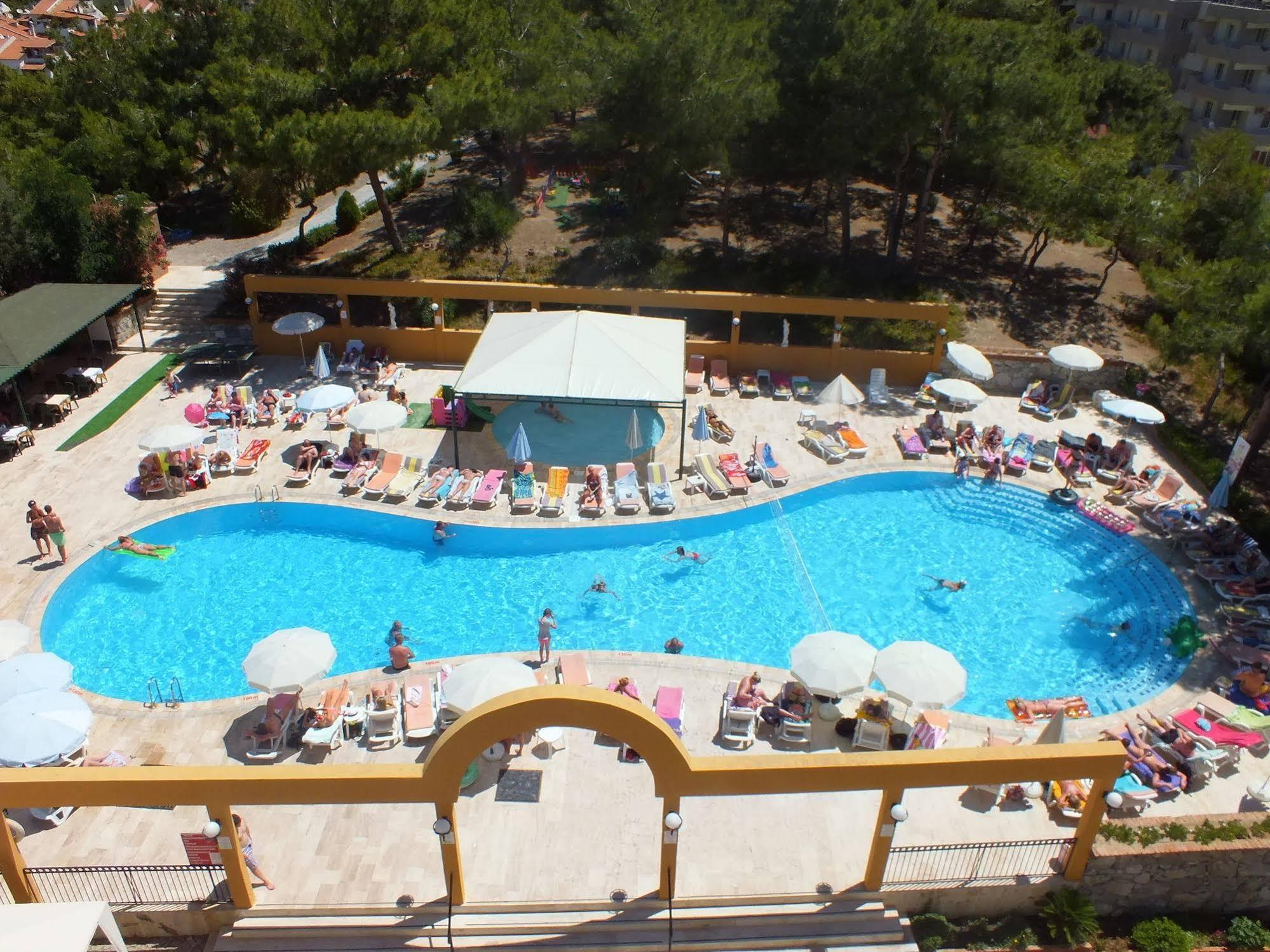 Tuntas Family Suites Kusadasi Exterior foto